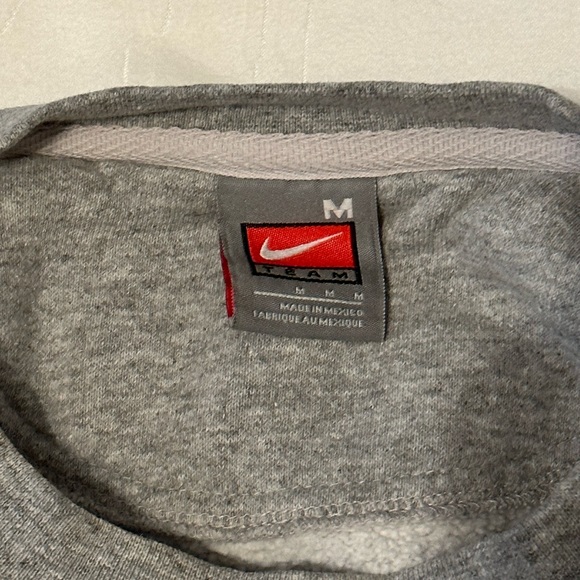 Nike University of Minnesota Basketball Sweatshirt (M) - Picture 2 of 2